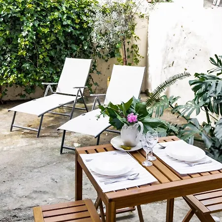 Sunny Patio Apartmán